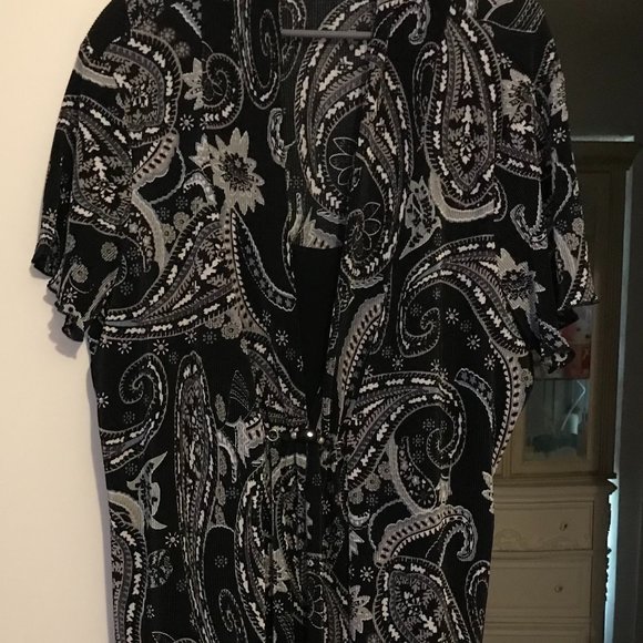 Notations Woman jacket/blouse, 3X, black and gray with attached black tank. - Picture 10 of 12